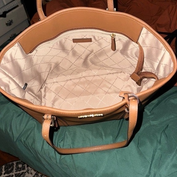 Micheal kors tote purse - Picture 3 of 3